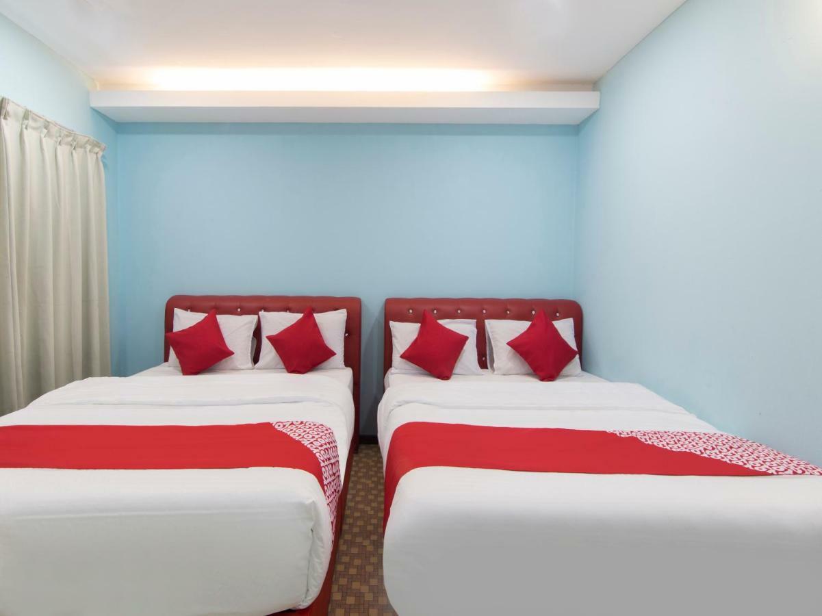 Oyo 1136 Pd Star Hotel Port Dickson Esterno foto