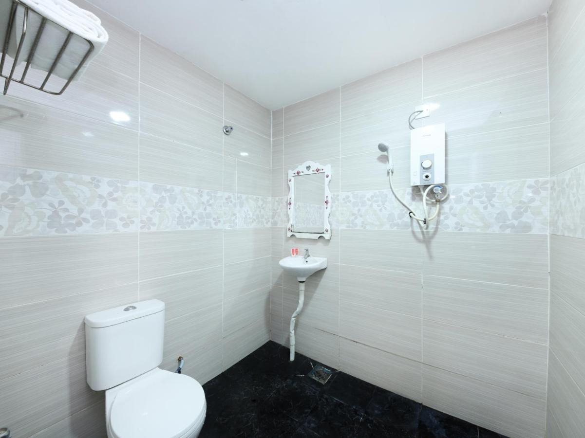 Oyo 1136 Pd Star Hotel Port Dickson Esterno foto